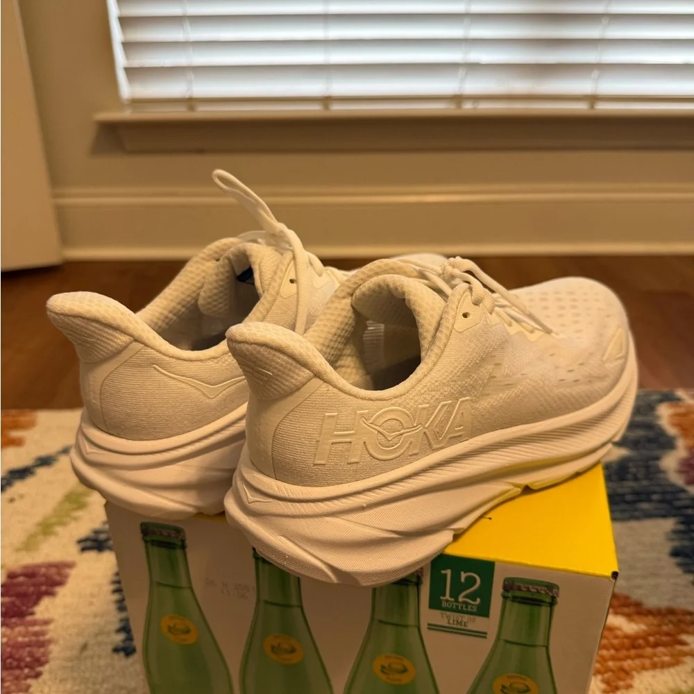 Women Hoka Clifton 9 - Picture 2 of 3